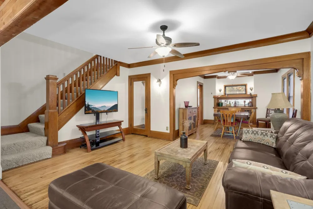 809 Minnehaha Avenue W Saint Paul, MN 55104