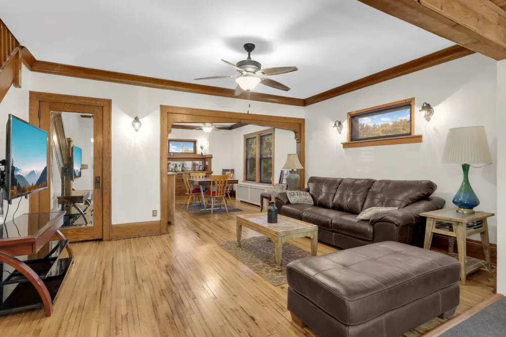 809 Minnehaha Avenue W Saint Paul, MN 55104