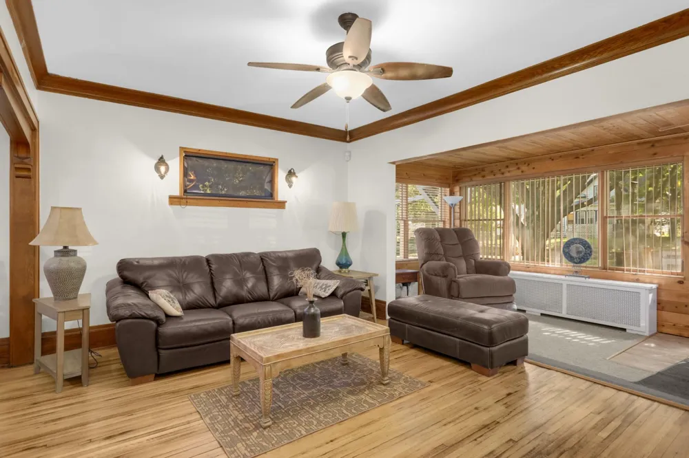 809 Minnehaha Avenue W Saint Paul, MN 55104