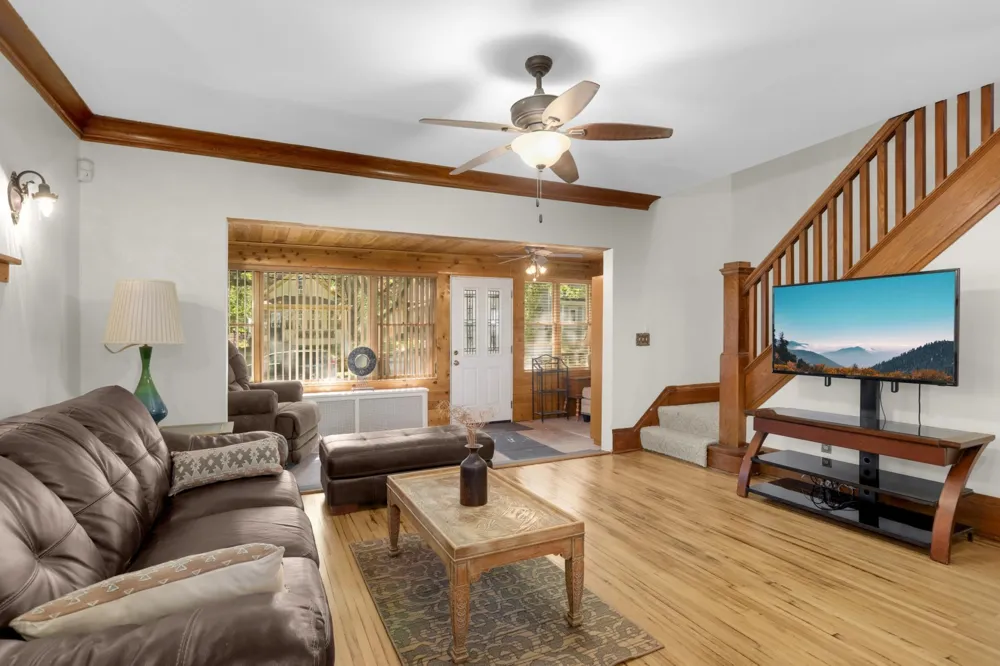 809 Minnehaha Avenue W Saint Paul, MN 55104