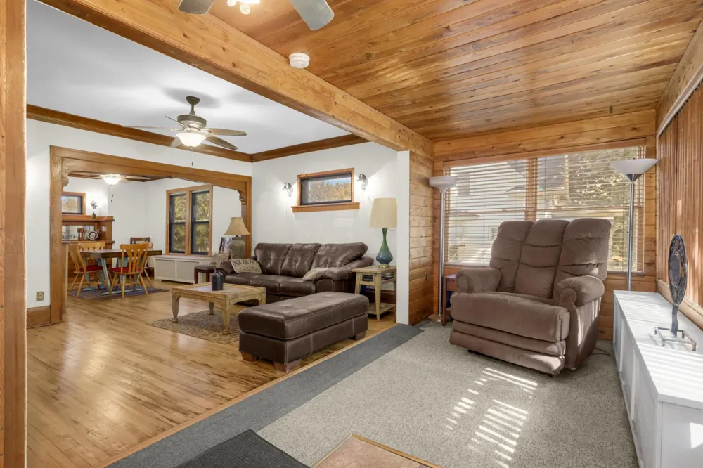 809 Minnehaha Avenue W Saint Paul, MN 55104