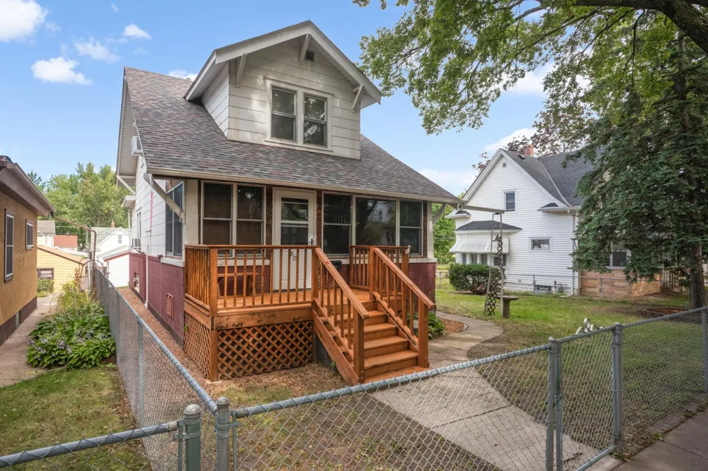 809 Minnehaha Avenue W Saint Paul, MN 55104