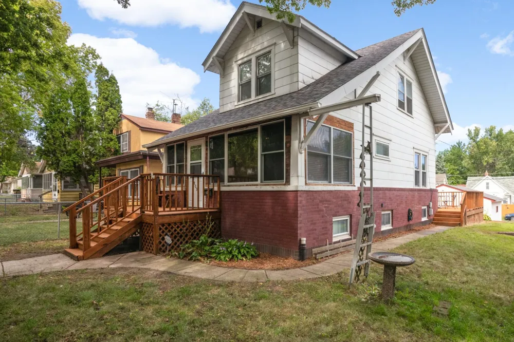 809 Minnehaha Avenue W Saint Paul, MN 55104