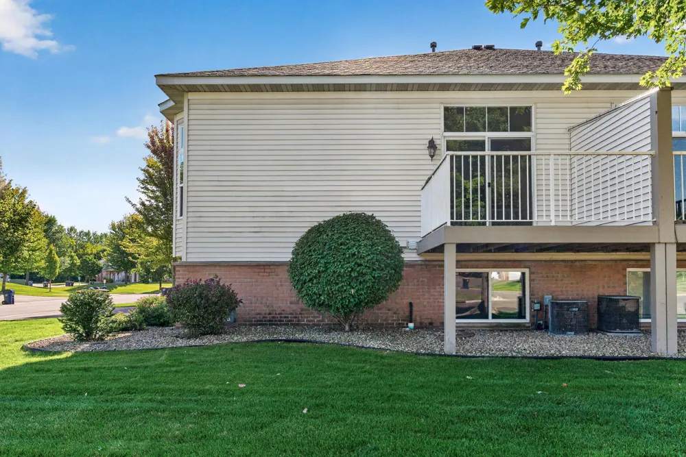 20053 Heritage Drive Lakeville, MN 55044