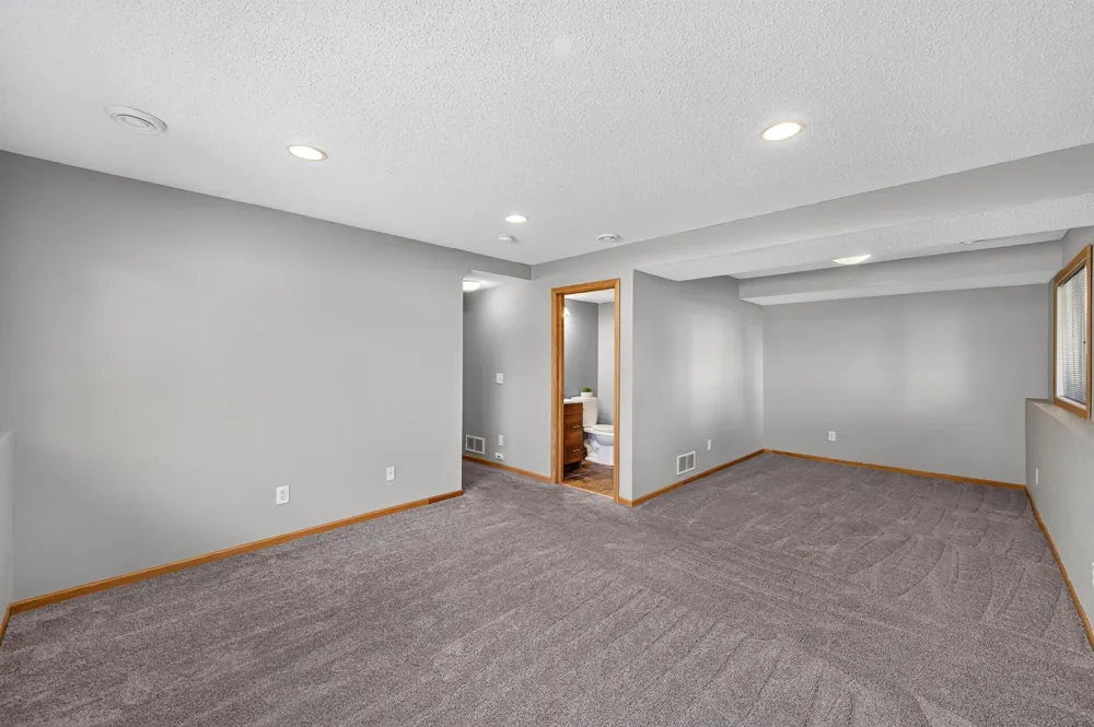 20053 Heritage Drive Lakeville, MN 55044