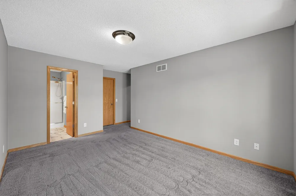 20053 Heritage Drive Lakeville, MN 55044