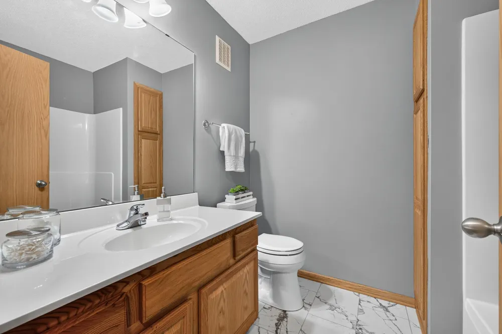 20053 Heritage Drive Lakeville, MN 55044