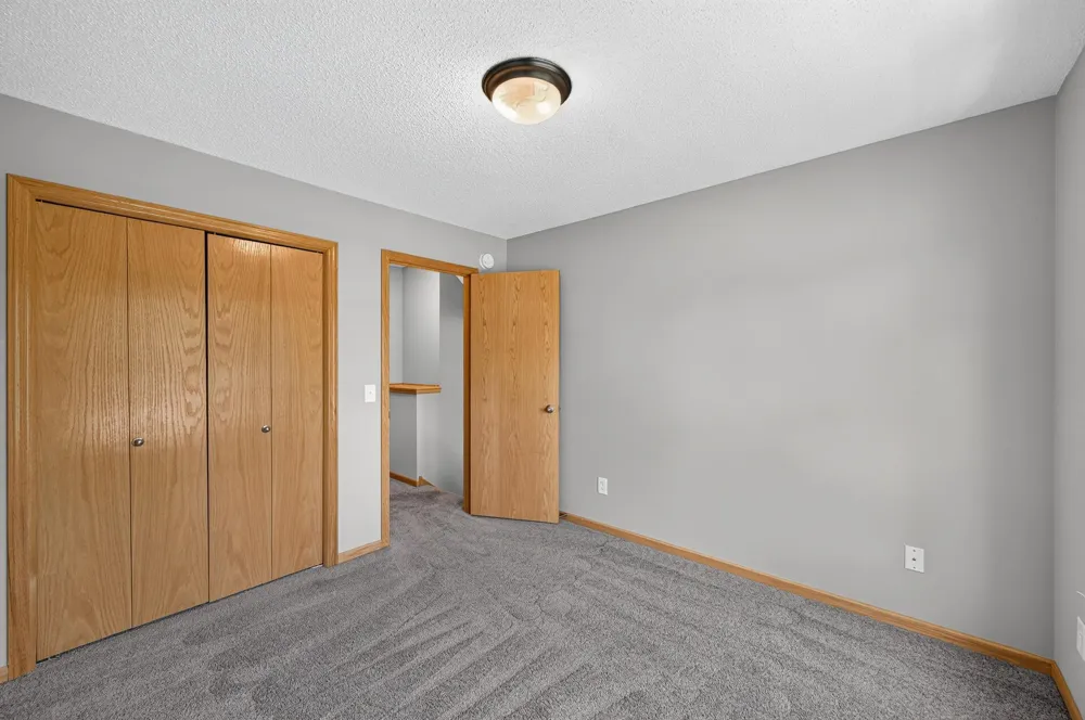 20053 Heritage Drive Lakeville, MN 55044
