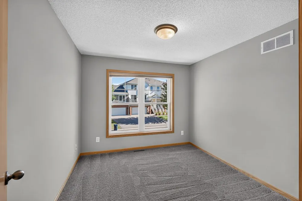 20053 Heritage Drive Lakeville, MN 55044