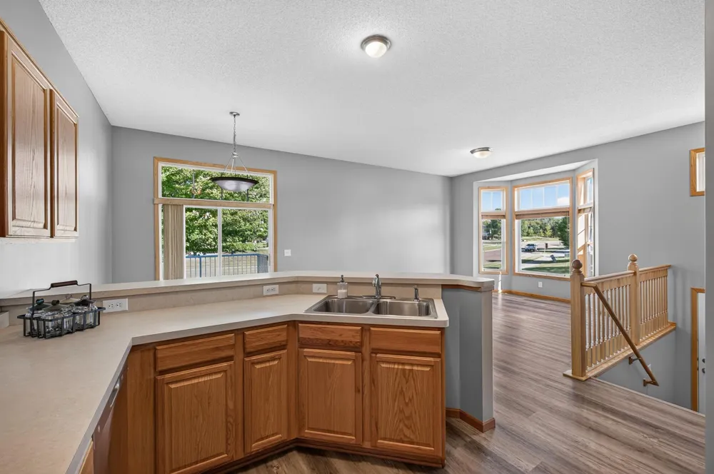 20053 Heritage Drive Lakeville, MN 55044