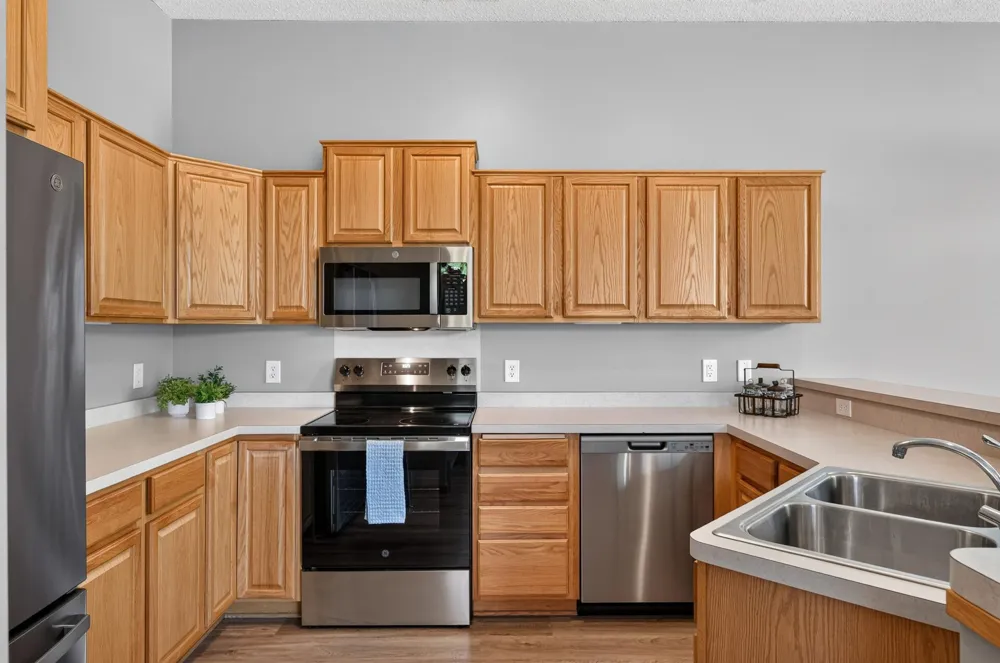20053 Heritage Drive Lakeville, MN 55044