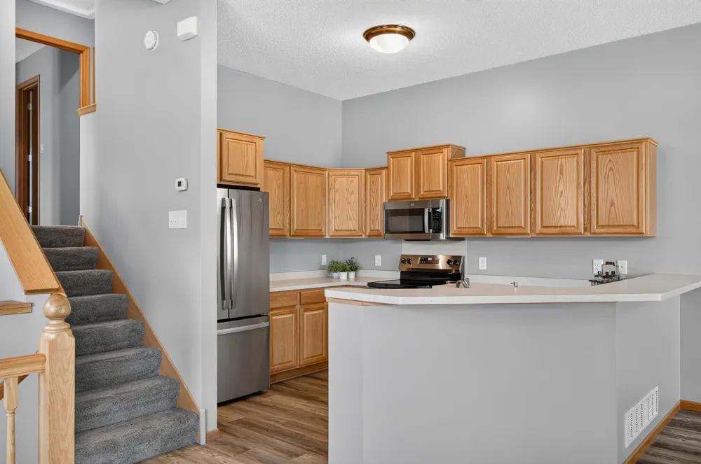 20053 Heritage Drive Lakeville, MN 55044