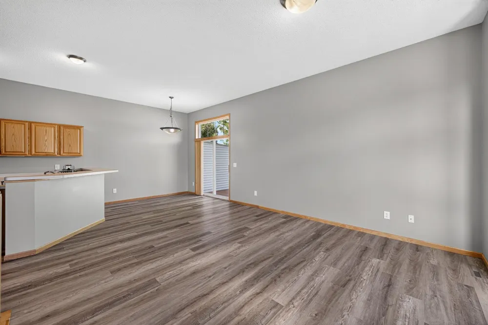 20053 Heritage Drive Lakeville, MN 55044