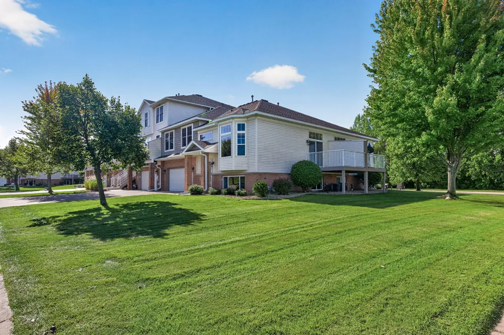 20053 Heritage Drive Lakeville, MN 55044