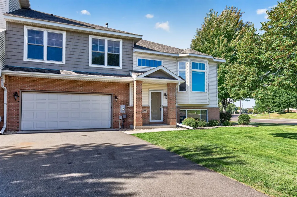 20053 Heritage Drive Lakeville, MN 55044