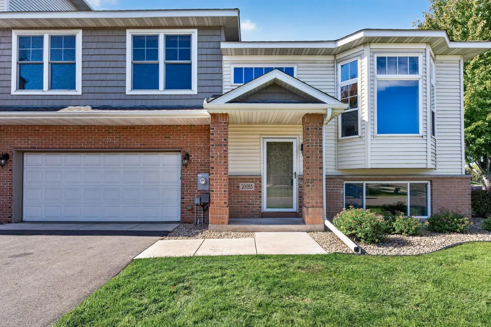 20053 Heritage Drive Lakeville, MN 55044