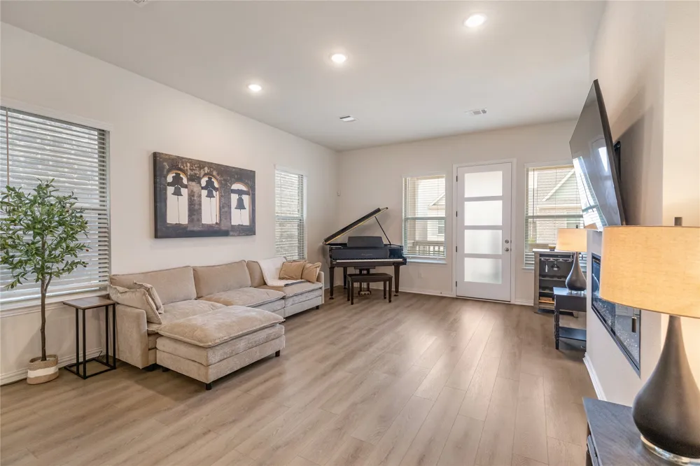 4533 Ward Street North Richland Hills, TX 76180