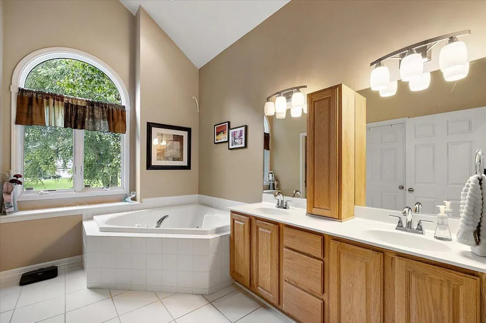 5566 Creekview Drive Ann Arbor, MI 48108