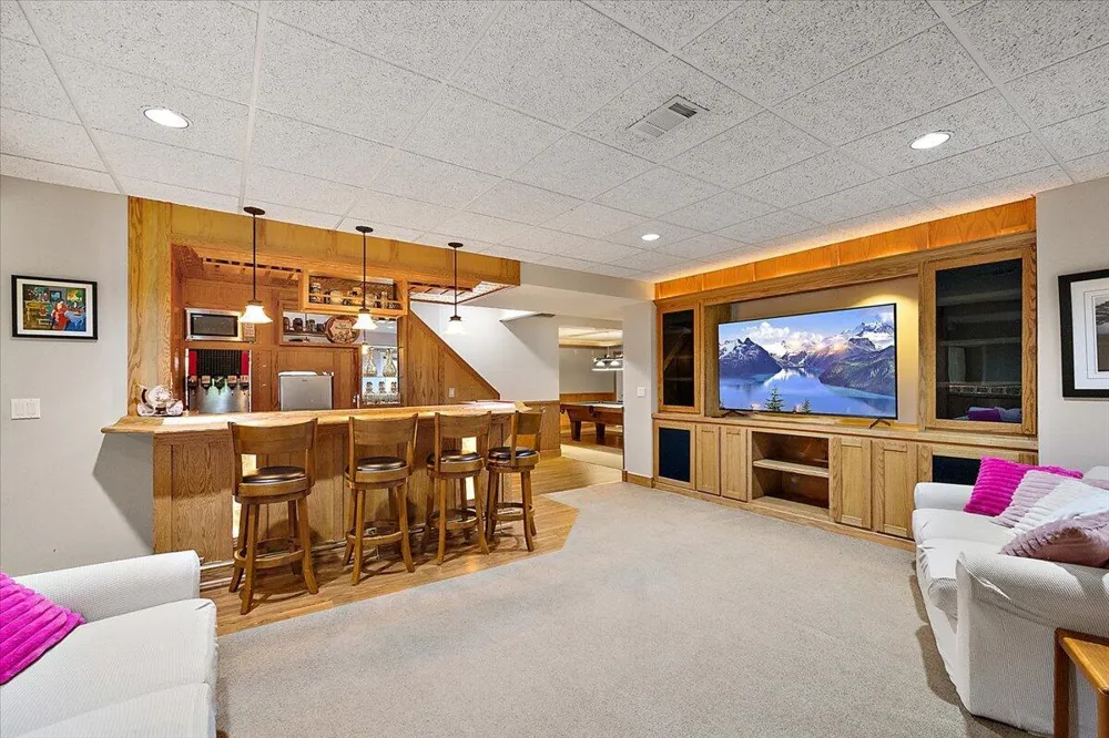 5566 Creekview Drive Ann Arbor, MI 48108