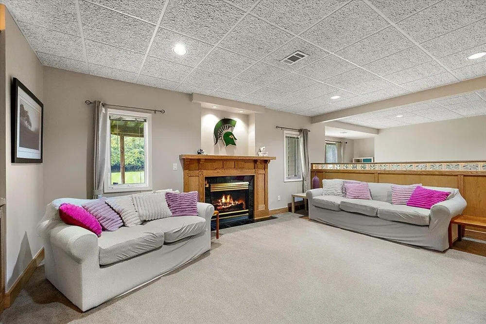 5566 Creekview Drive Ann Arbor, MI 48108