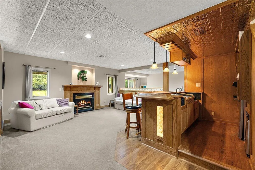 5566 Creekview Drive Ann Arbor, MI 48108