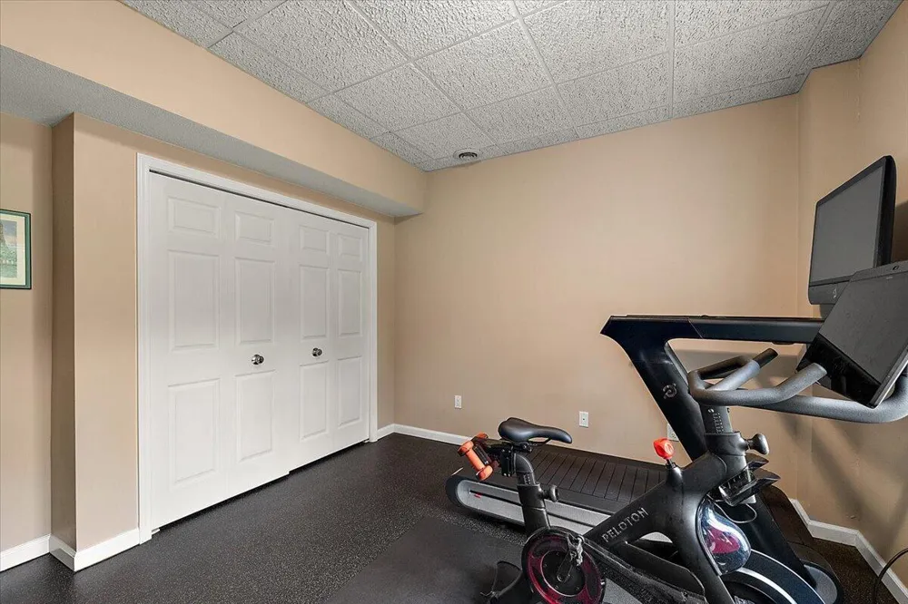 5566 Creekview Drive Ann Arbor, MI 48108