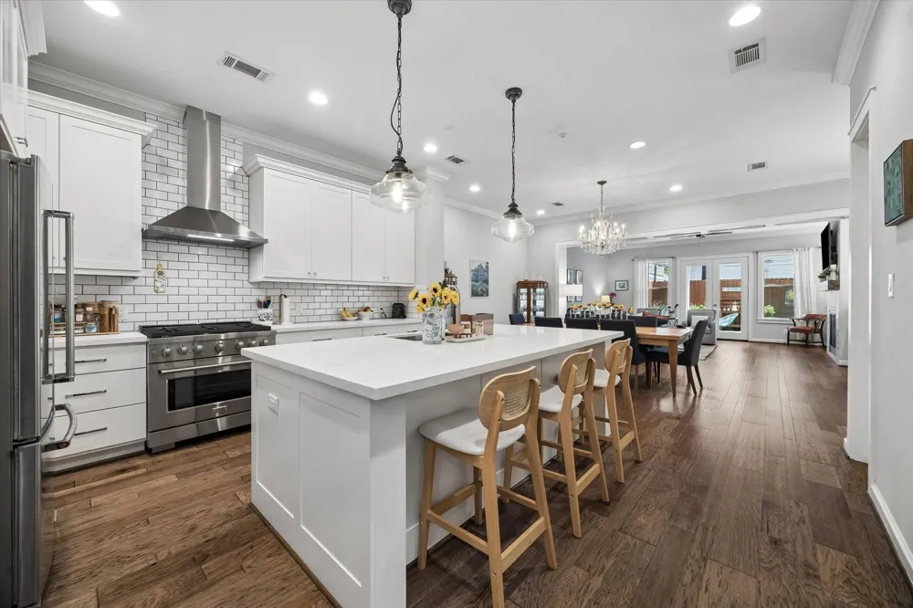 118 E 27th Street #B Houston, TX 77008