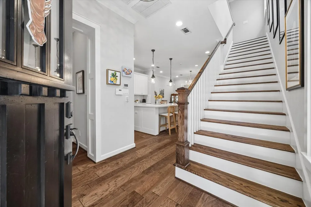 118 E 27th Street #B Houston, TX 77008
