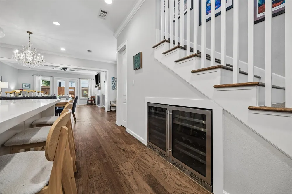 118 E 27th Street #B Houston, TX 77008