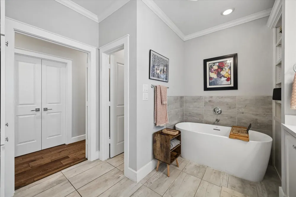 118 E 27th Street #B Houston, TX 77008