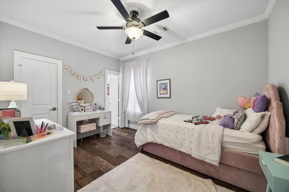 118 E 27th Street #B Houston, TX 77008