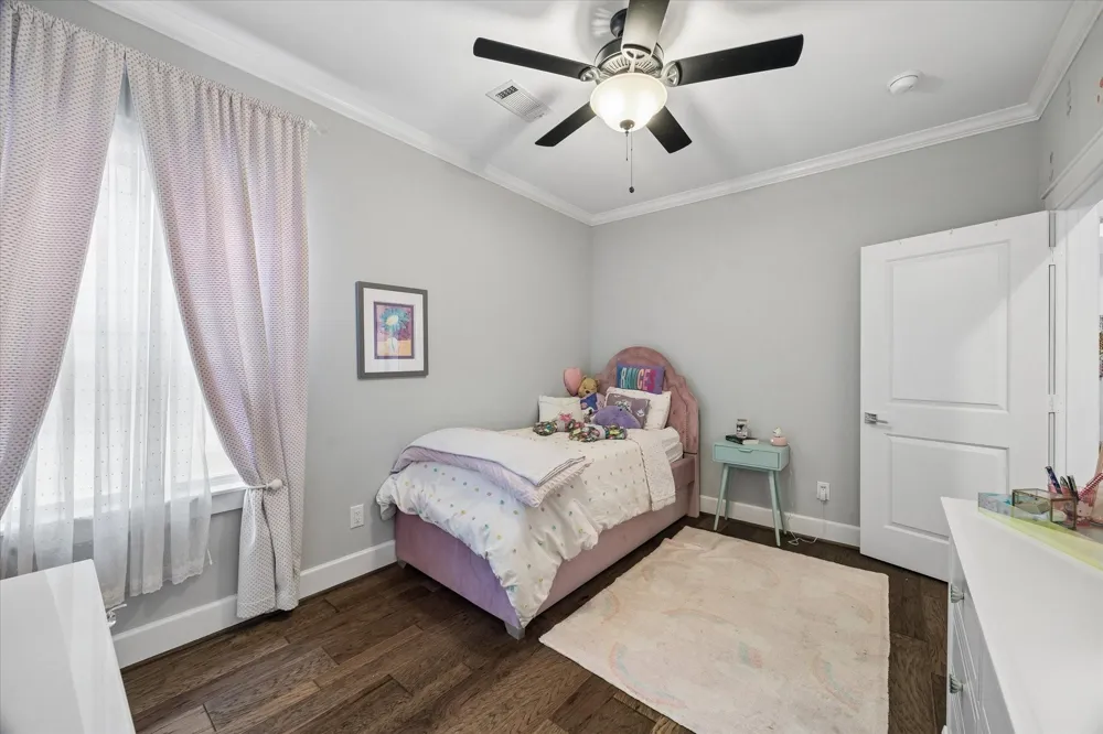 118 E 27th Street #B Houston, TX 77008