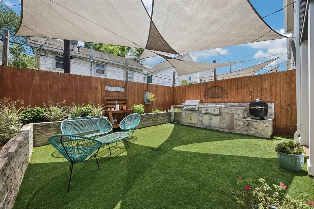 118 E 27th Street #B Houston, TX 77008