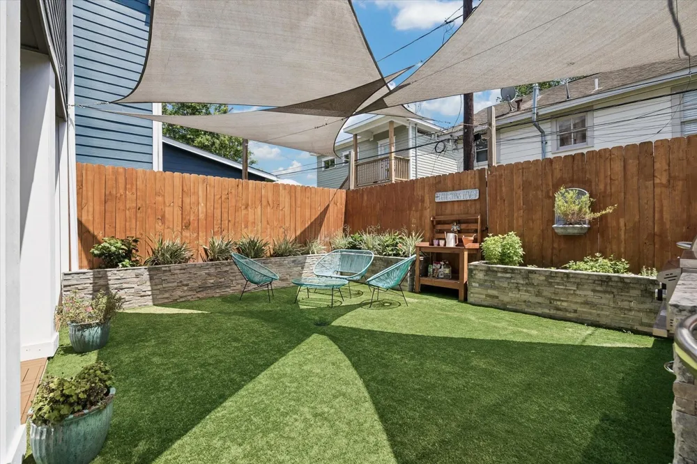 118 E 27th Street #B Houston, TX 77008