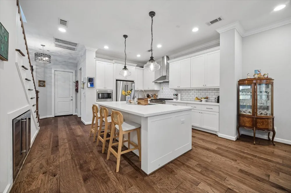 118 E 27th Street #B Houston, TX 77008