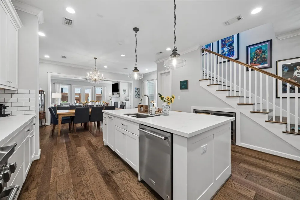 118 E 27th Street #B Houston, TX 77008
