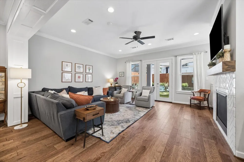 118 E 27th Street #B Houston, TX 77008