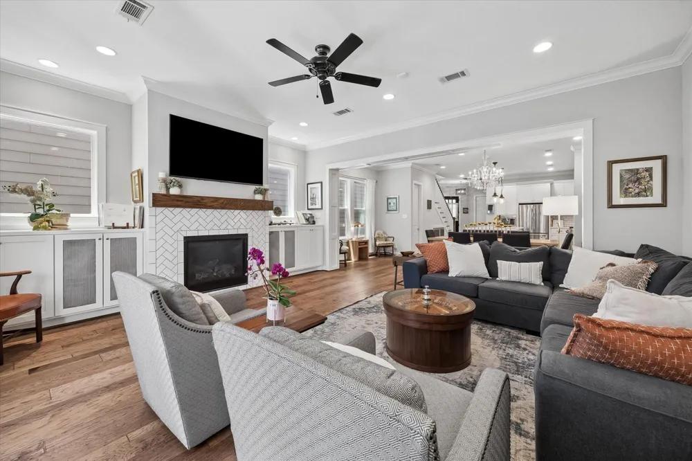 118 E 27th Street #B Houston, TX 77008
