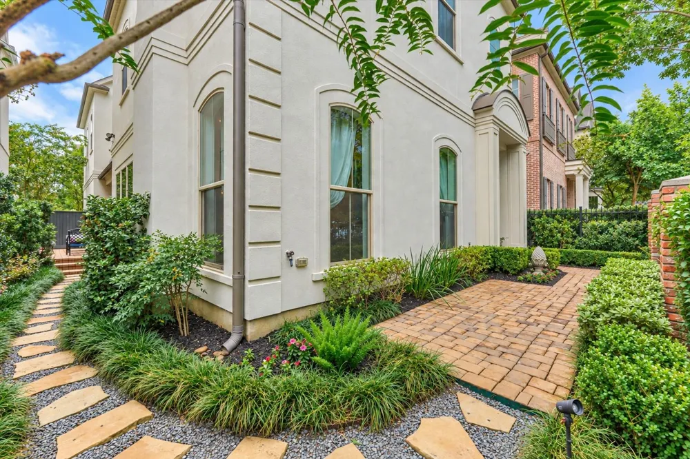25 Topside Row The Woodlands, TX 77380