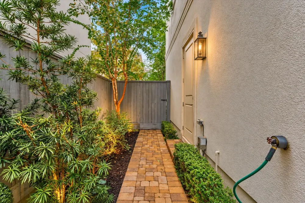 25 Topside Row The Woodlands, TX 77380