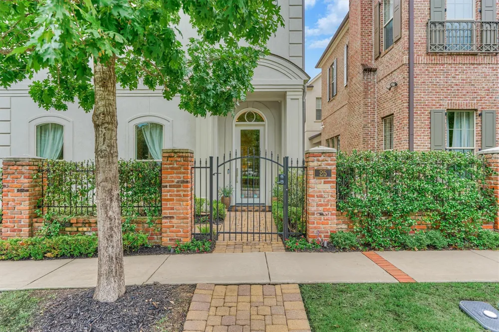 25 Topside Row The Woodlands, TX 77380