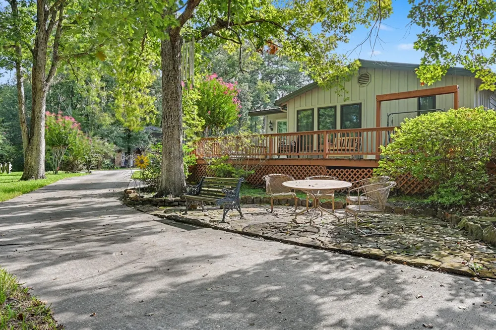 122 Warbonnet Drive Conroe, TX 77304