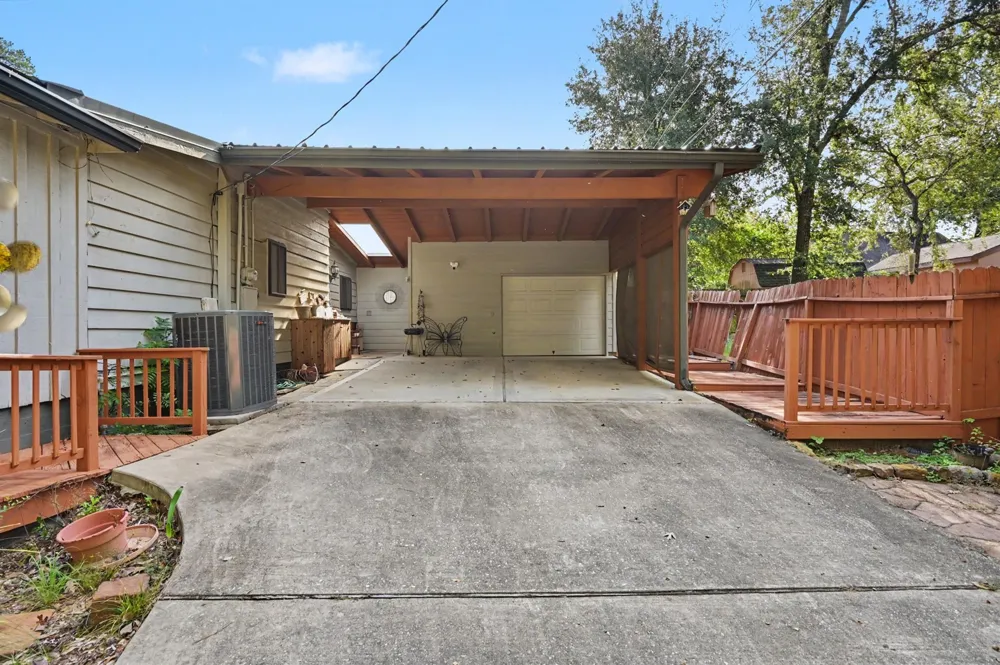 122 Warbonnet Drive Conroe, TX 77304