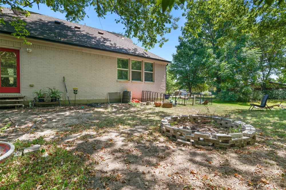 2220 Burning Tree Lane Denton, TX 76209