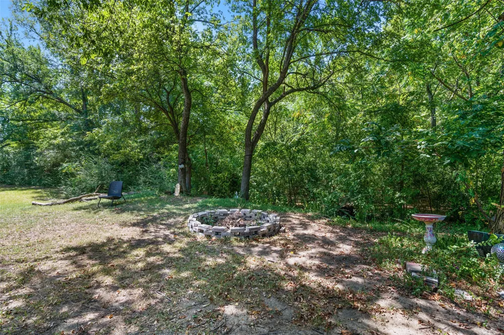 2220 Burning Tree Lane Denton, TX 76209