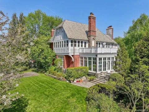 15 Hemlock Road