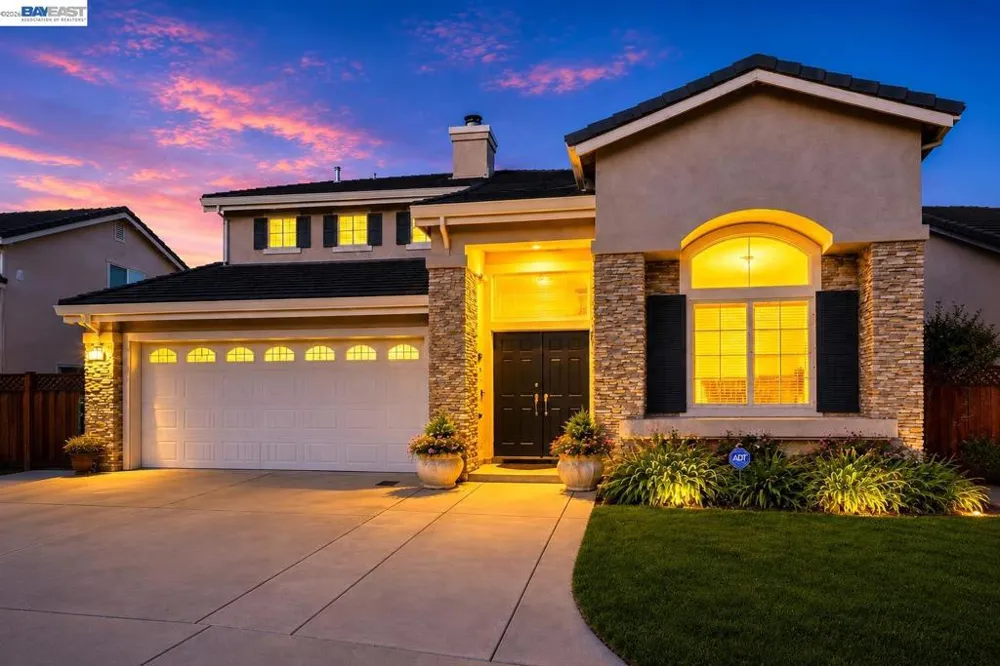 15100 Shining Star Ln San Leandro, CA 94579