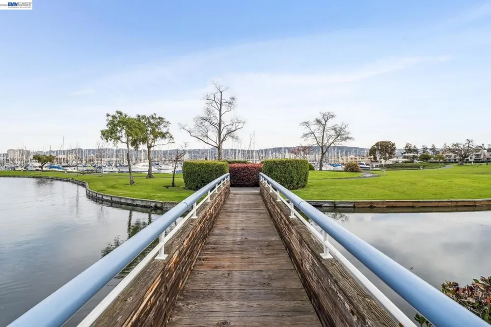 11 REGULUS CT Alameda, CA 94501