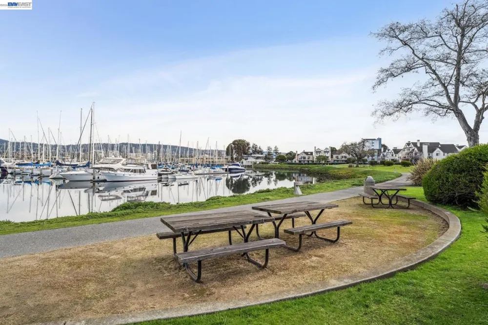 11 REGULUS CT Alameda, CA 94501