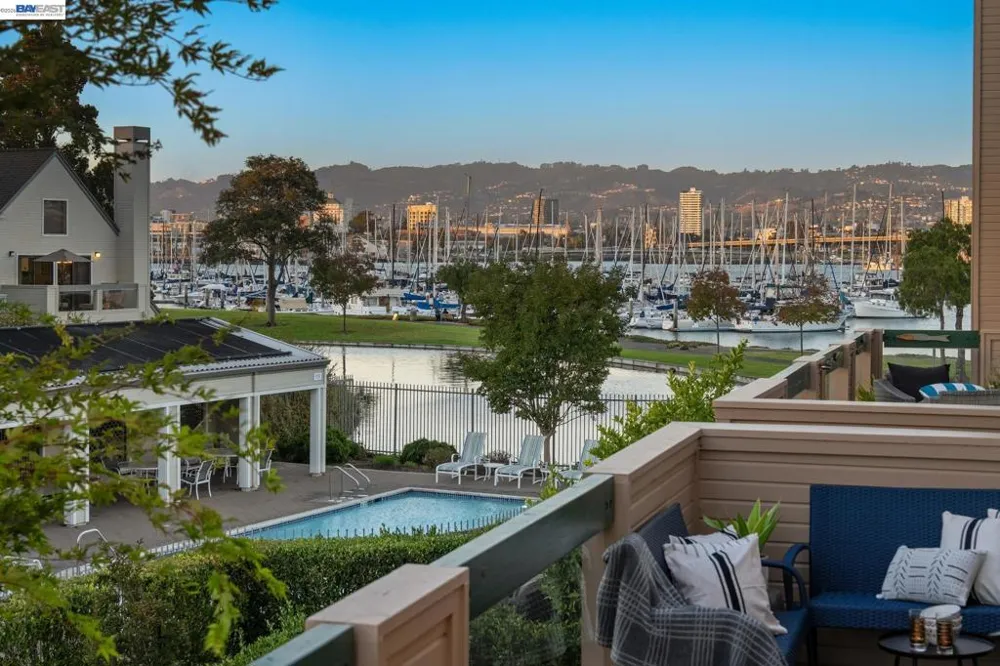 11 REGULUS CT Alameda, CA 94501